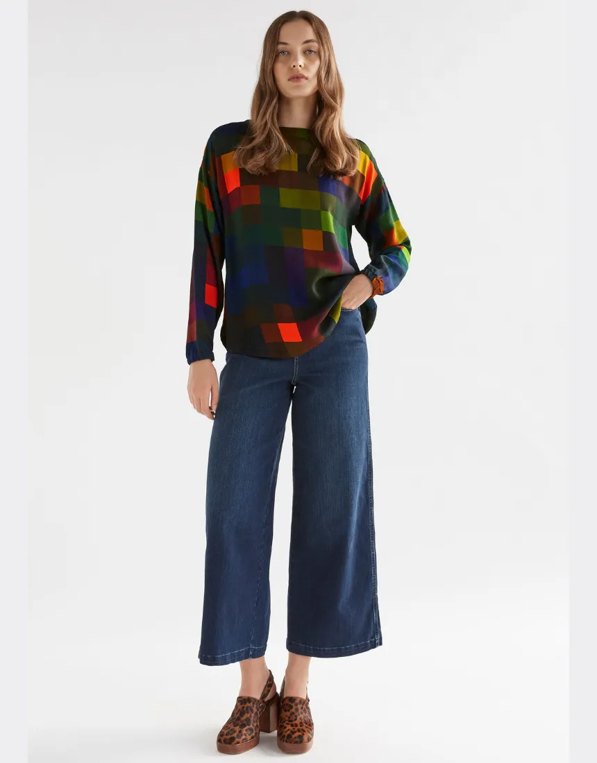 Womens Stylish Elk-Patterned Emmi Top - Cozy and Trendy